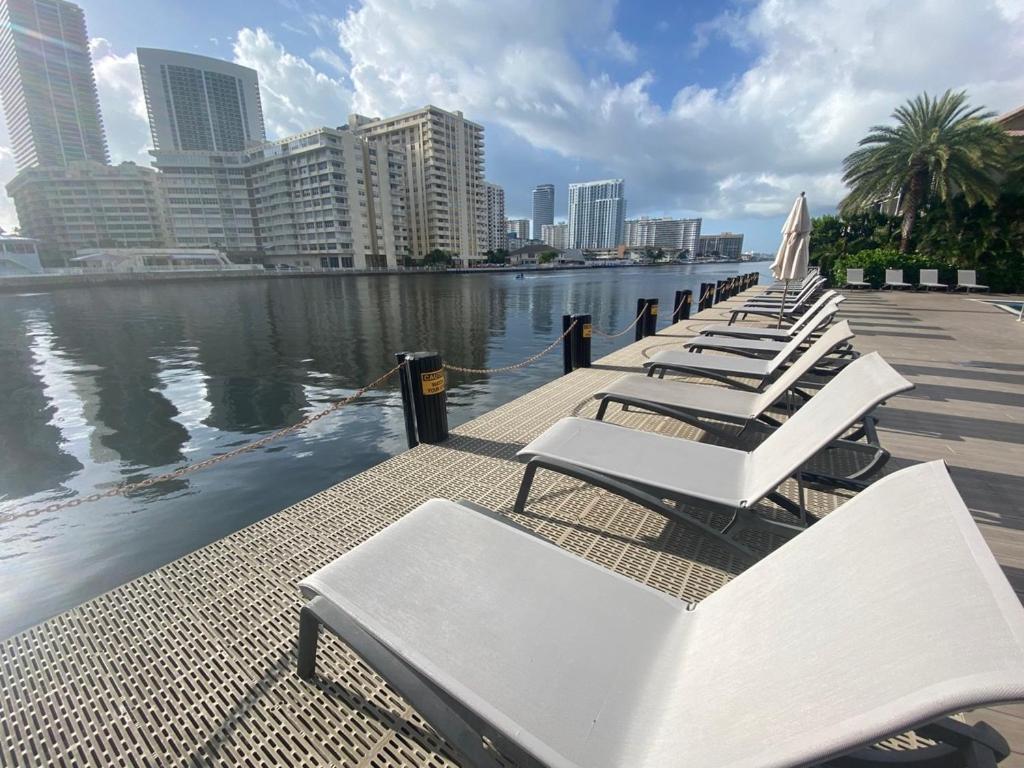 Apartment Relaxing Beachwalk Getaway For 4 Guests 405b