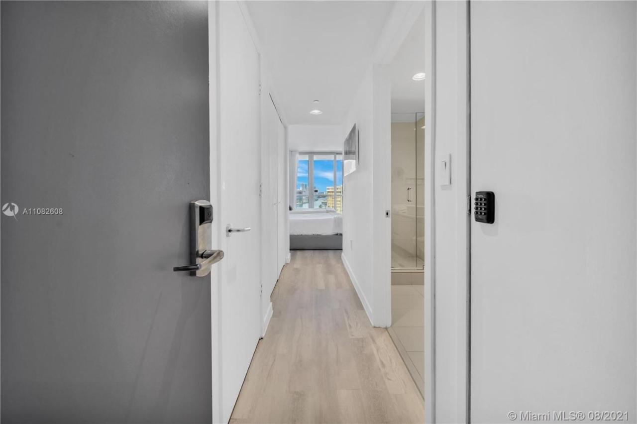 Relaxing Beachwalk Getaway For 4 Guests 405b Hallandale Beach