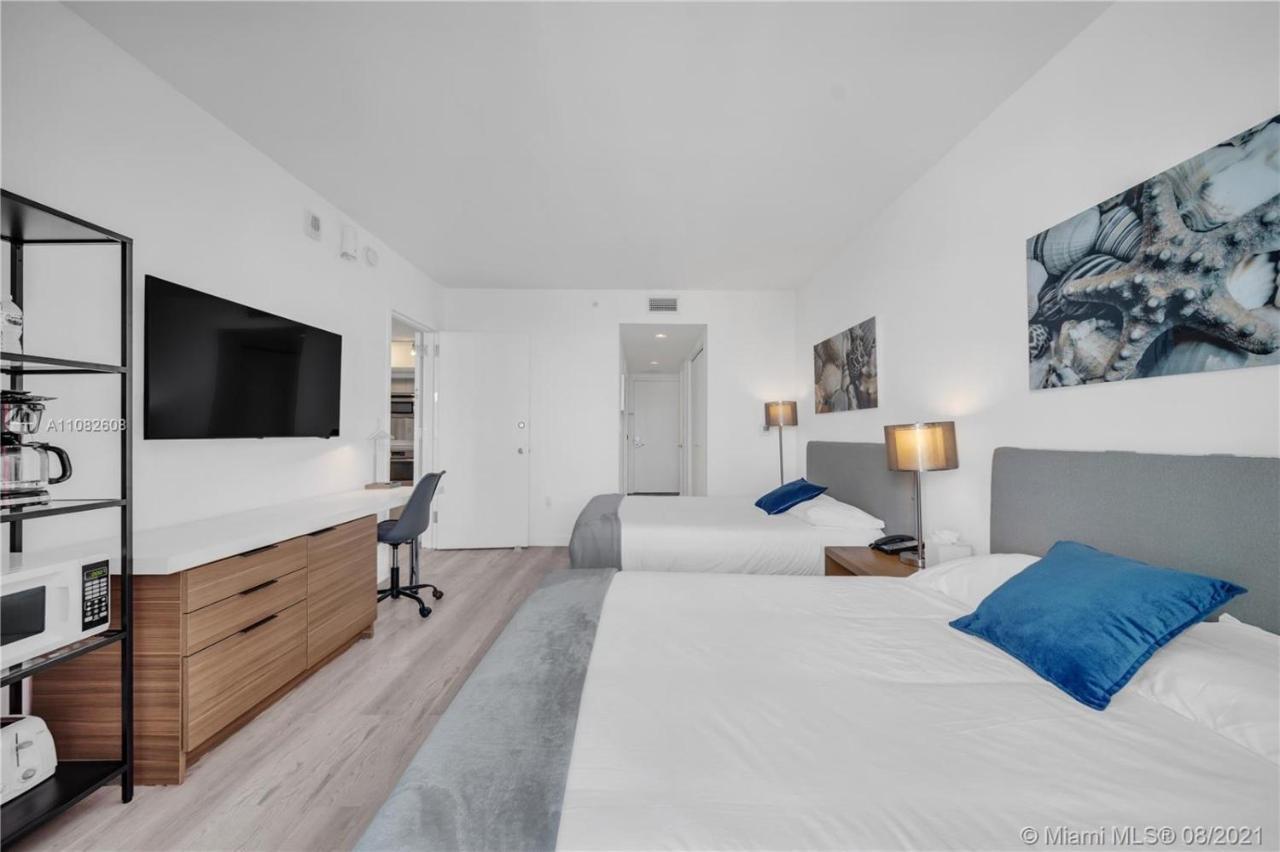 Relaxing Beachwalk Getaway For 4 Guests 405b Apartment Hallandale Beach