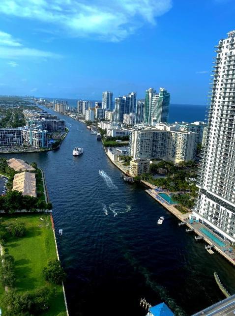 Apartment Relaxing Beachwalk Getaway For 4 Guests 405b