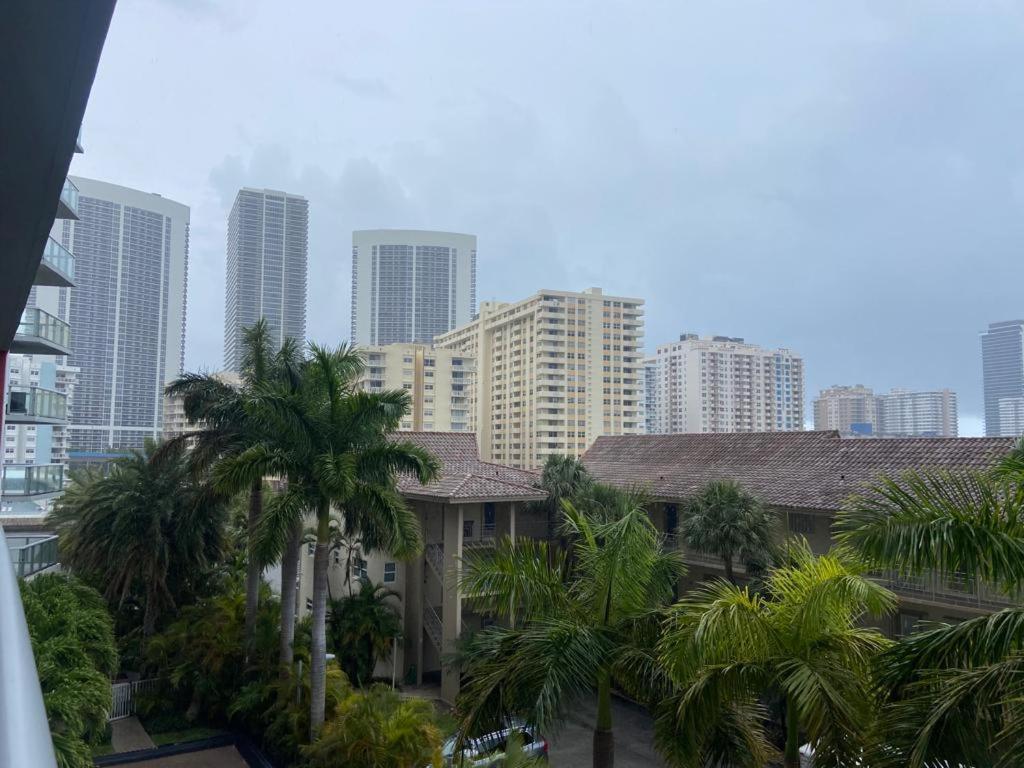 Apartment Relaxing Beachwalk Getaway For 4 Guests 405b Hallandale Beach